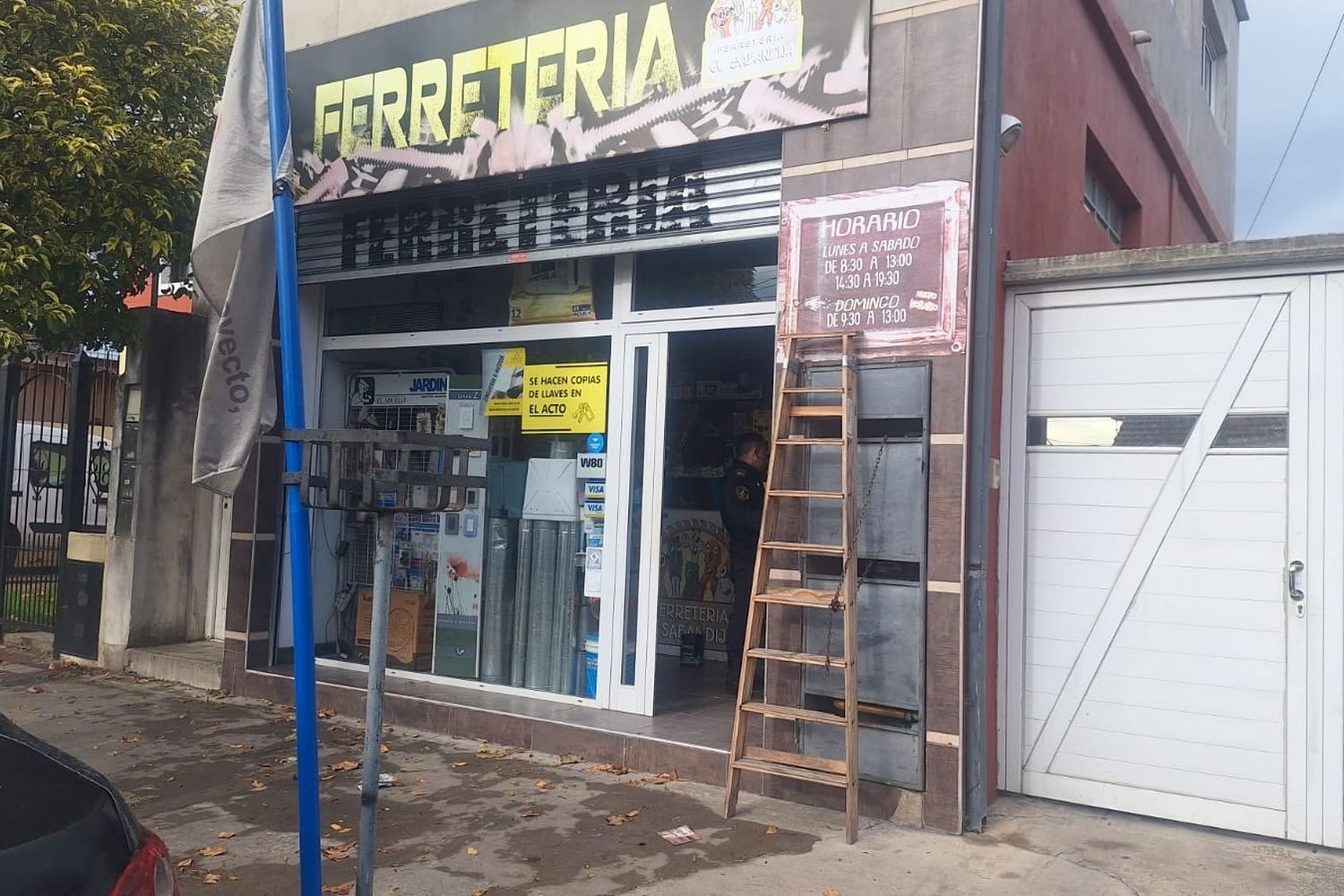 El local que sufrió el robo está ubicado en Belgrano al 5100.