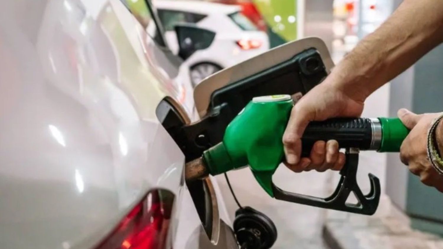 AUMENTO DE LA GASOLINA prende las alarmas en California