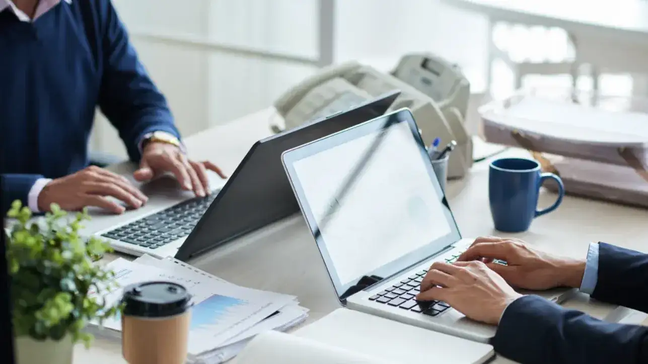 Especialistas brindaron cinco medidas para reducir los contagios de virus respiratorios en el trabajo.