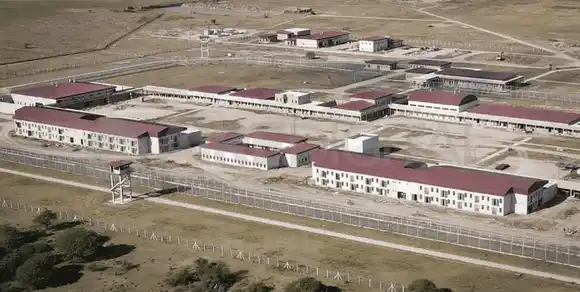 ¡Lo agarraron justo! Recapturaron a un preso de la Cárcel de Coronda muy cerca de la salida a la calle