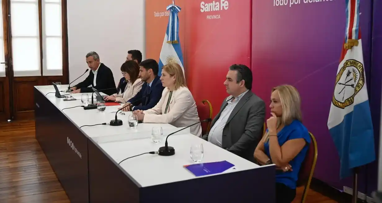 La conferencia de este lunes contó con la presencia de autoridades municipales, provinciales y nacionales. Crédito: Marcelo Manera