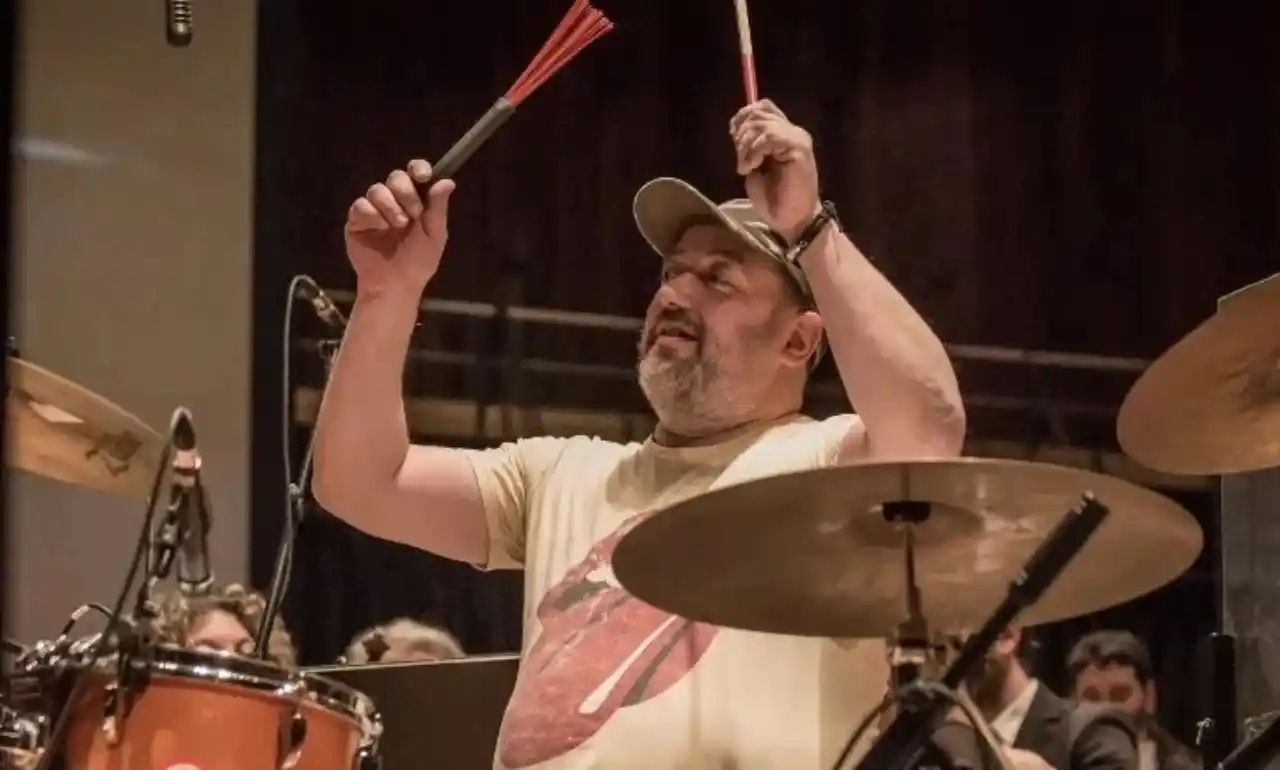 Murió el baterista de Los Piojos, en una escuela de percusión.