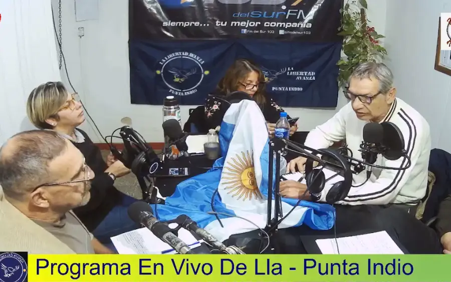 Pablo Cabrera, a la derecha de la imagen