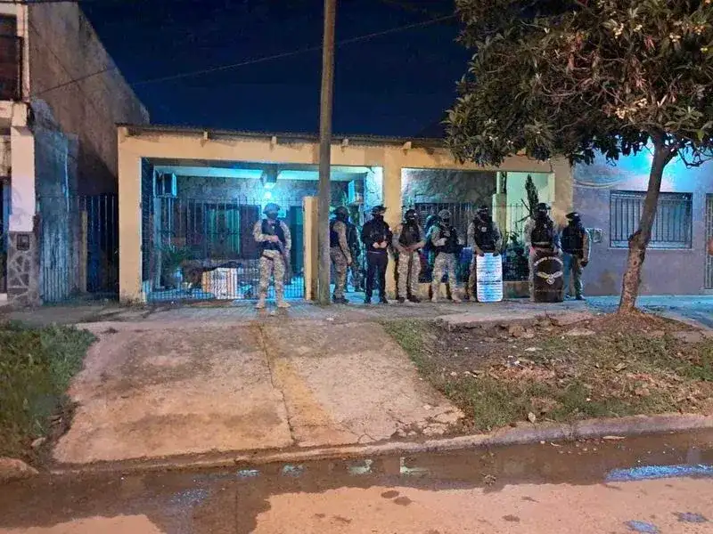 Una pareja fue detenida tras un ataque en
Virgen de Lourdes, tres policías lesionados