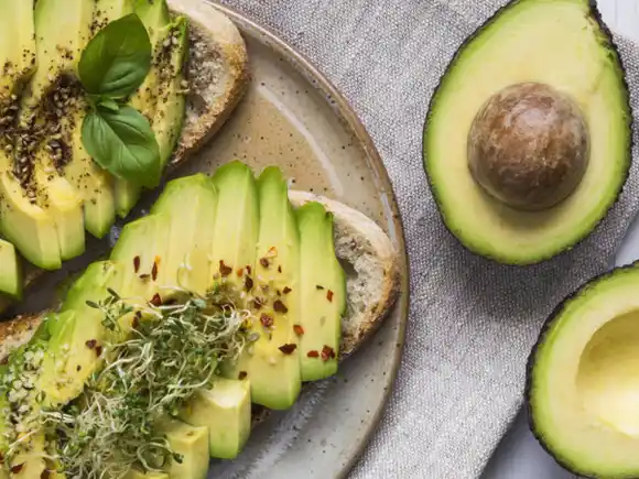 ¿COMER AGUACATE ENGORDA? Aquí todo lo que debes saber