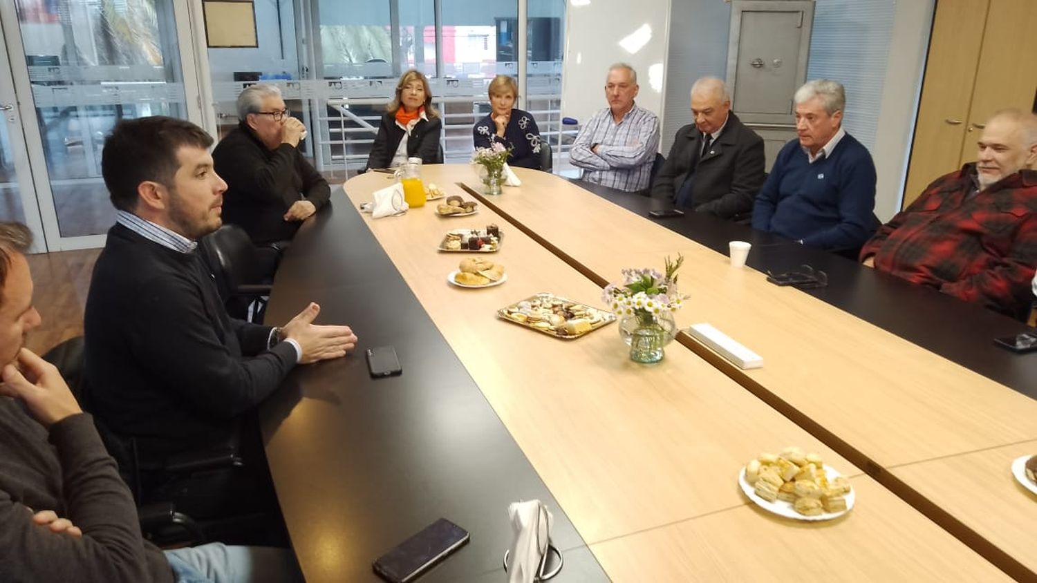 El intendente participó en mesa de instituciones para celebrar el día del cooperativismo