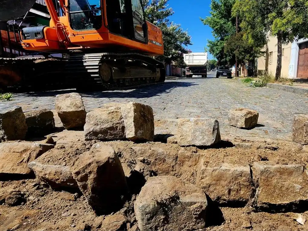 Los adoquines de Sarmiento encendieron la polémica por el cuidado del patrimonio.