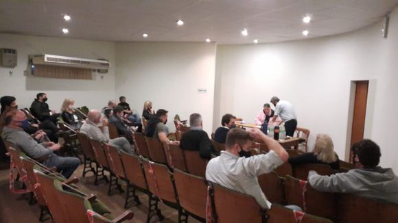 Con poca presencia de empresarios, el Gobierno y concejales escucharon reclamos por los conflictos con Camioneros