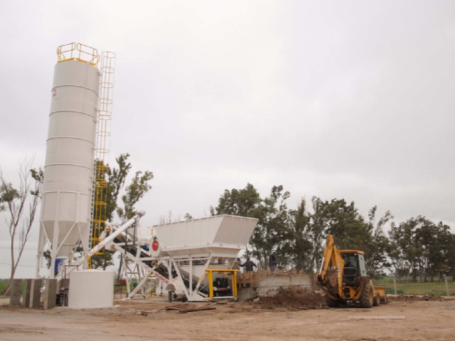 Con la Planta Hormigonera lista, se espera por los camiones y su inauguración