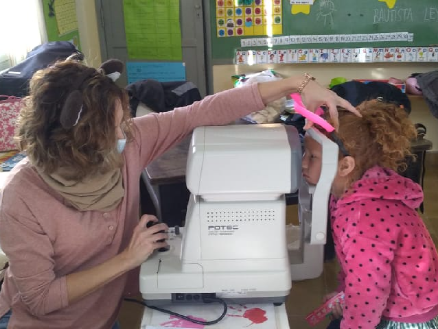 Un “hospital” en la escuela para acercar salud al campo    