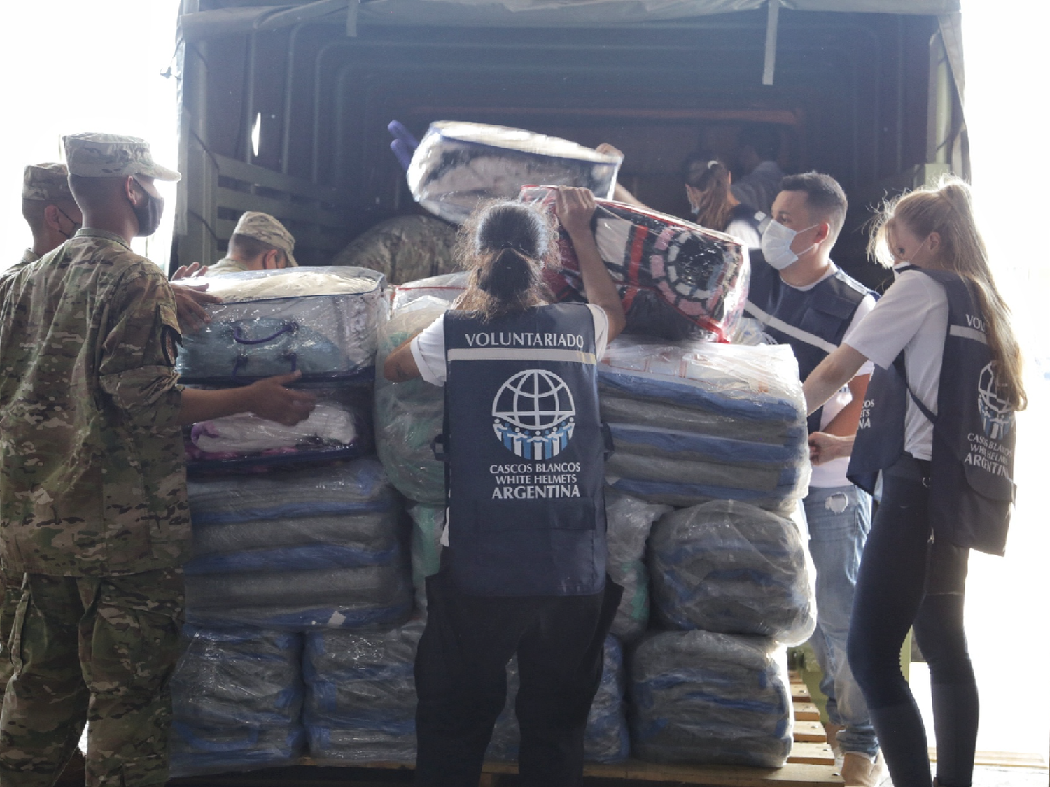 Argentina manda el primer avión a Polonia con ayuda humanitaria para refugiados ucranianos