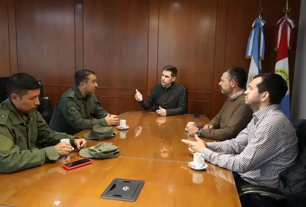 Viotti reunido con representantes del Escuadron Vial de Gendarmería