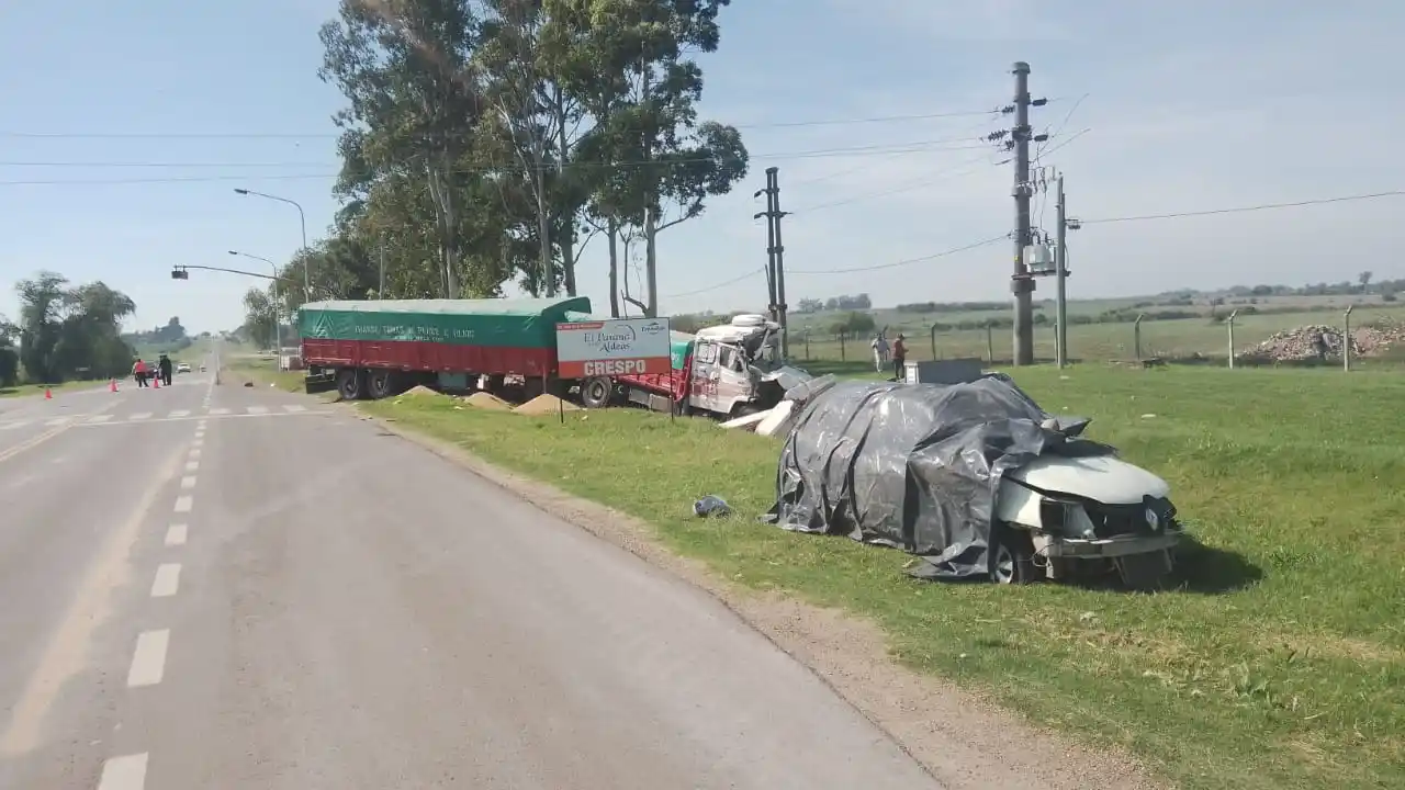 Una persona fallecida en colisión en acceso a Crespo