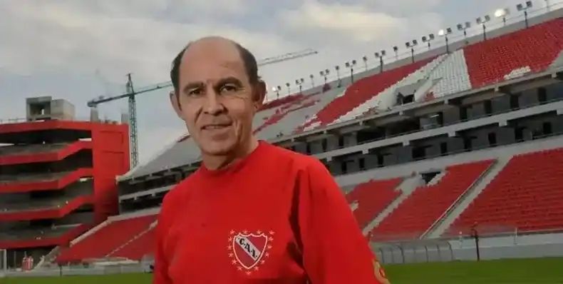 Chocó Ricardo Bochini y su auto quedó destrozado