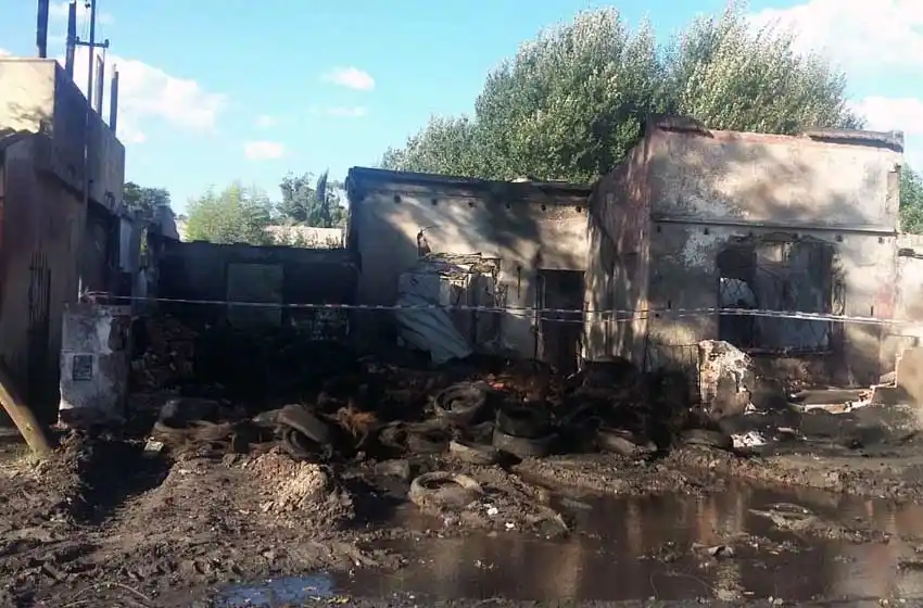 Gomería incendiada: denuncian que fue intencional y piden donaciones