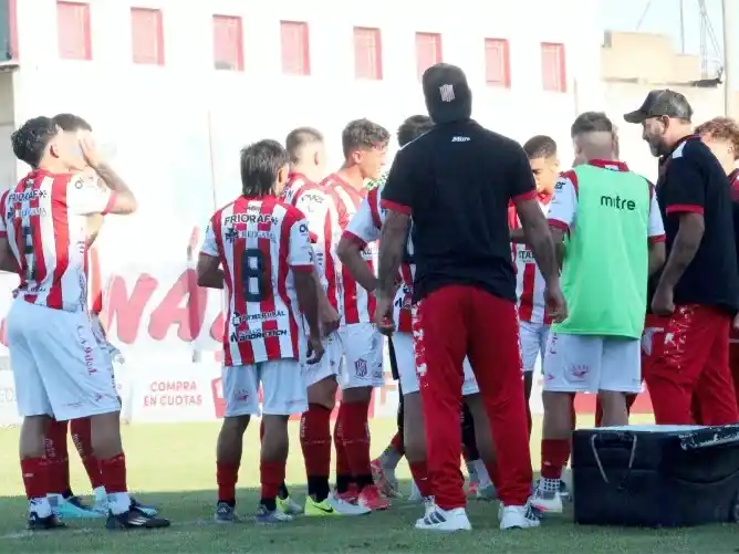 El León cayó como visitante1 a 0 en un durísimo partido ante el Lobo de Chivilcoy. Foto:9 de Julio
