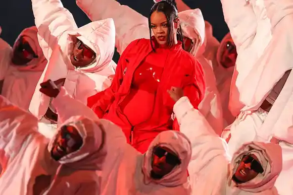 Súper Bowl LVII: Rihanna volvió a los escenarios y anunció su segundo embarazo.