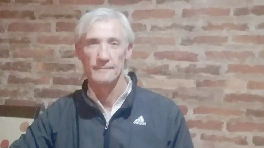 Zulberti, capitán del Independiente de Pico campeón de Liga Nacional.