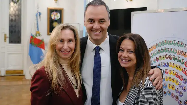 Estoico. Manuel Adorni avanza en temas de gestión y dan por terminado el mal trago.