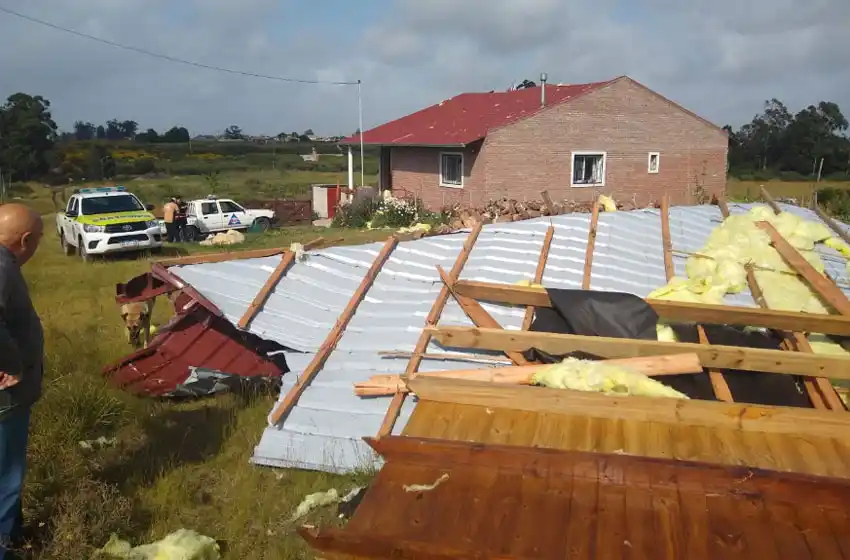 Volaron techos de casas del cuartel de bomberos en la zona sur de la ciudad