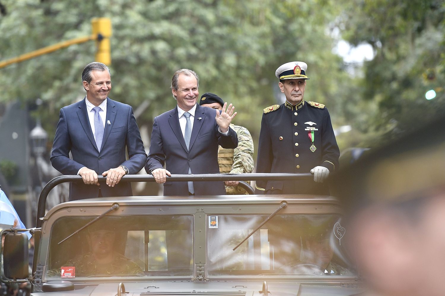 El gobernador Gustavo Bordet y el intendente de Paraná, Adán Bahl, encabezaron los actos por el 9 de julio