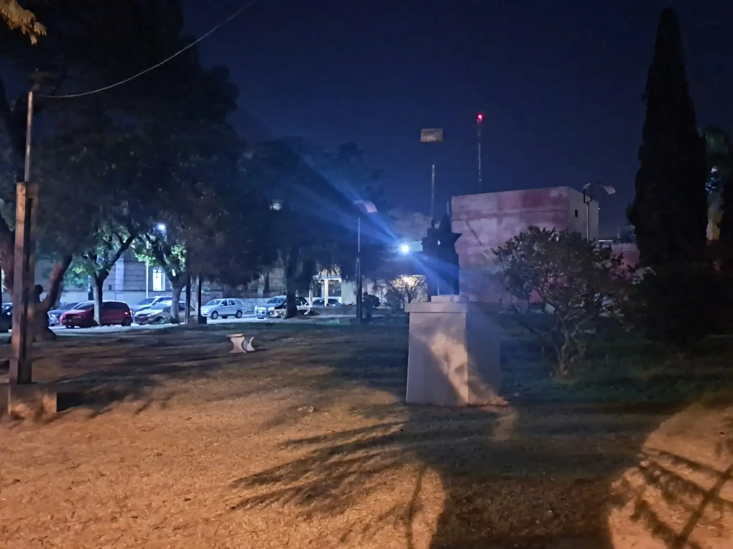 Plaza peligrosa y oscura