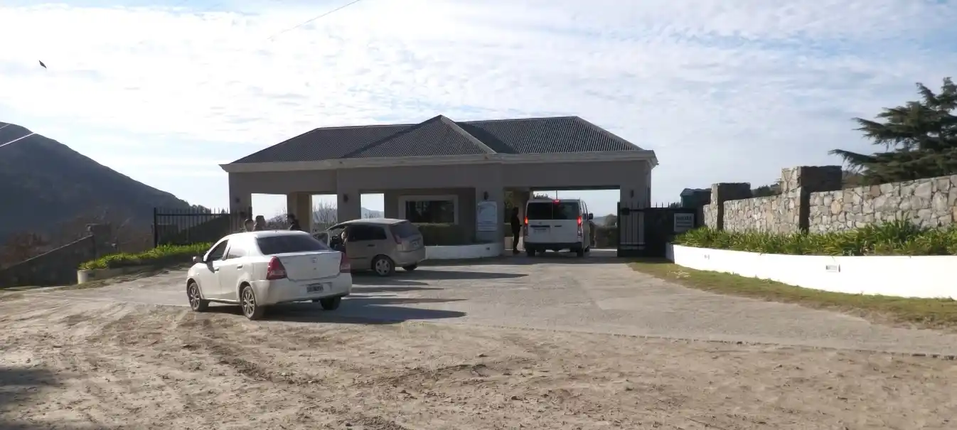 Cinco delincuentes armados asaltaron a una familia en su vivienda