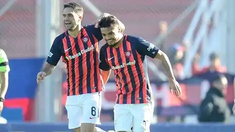 River no pudo con San Lorenzo y dejó pasar la chance