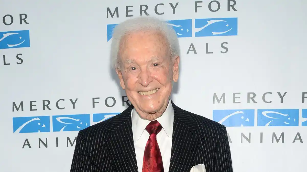 Muere Bob Barker, legendario presentador del Miss Universo