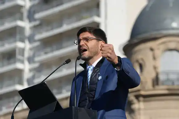 Rosario conmemoró el Día de la Bandera y tuvo la presencia de Pullaro