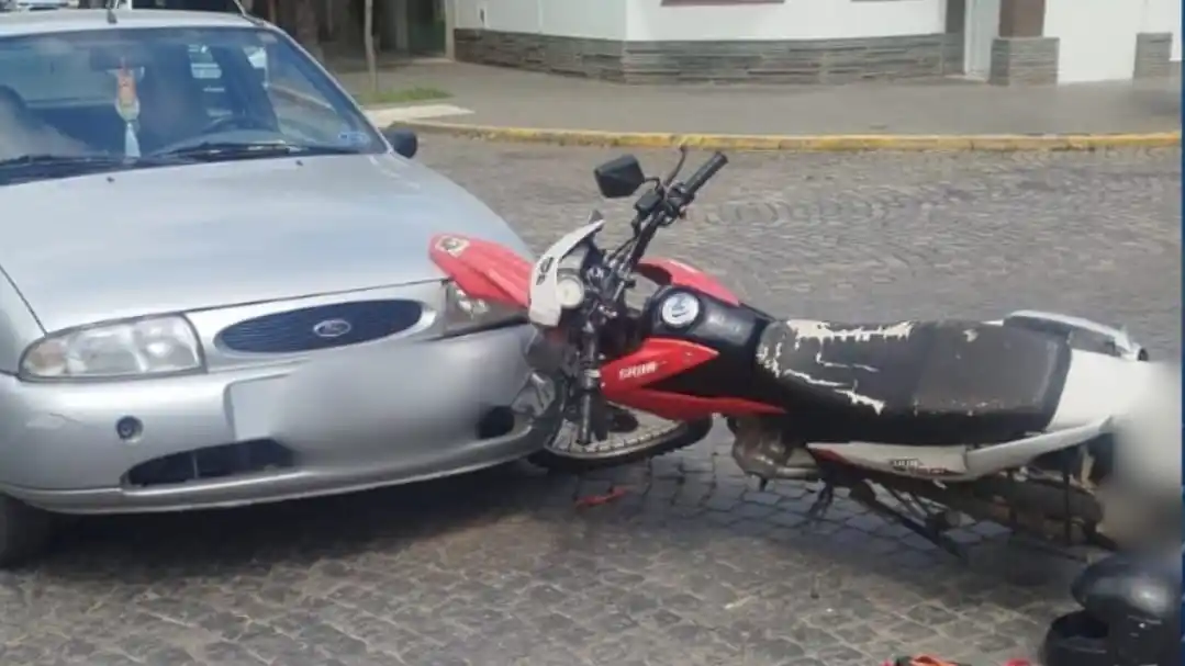 Una joven sufrió lesiones leves tras un choque