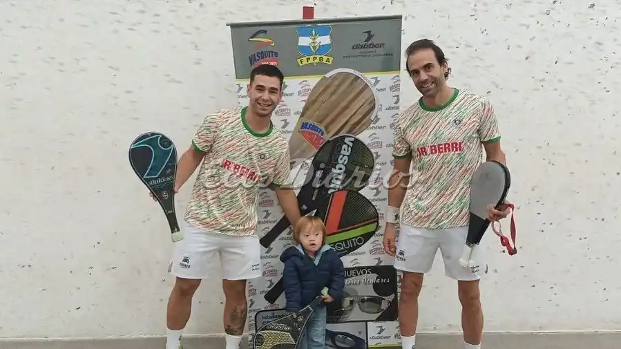 Los pelotaris que representaron a la ciudad, Lorenzo Cardozo (izq.) a Joseba Bilbao (der.)