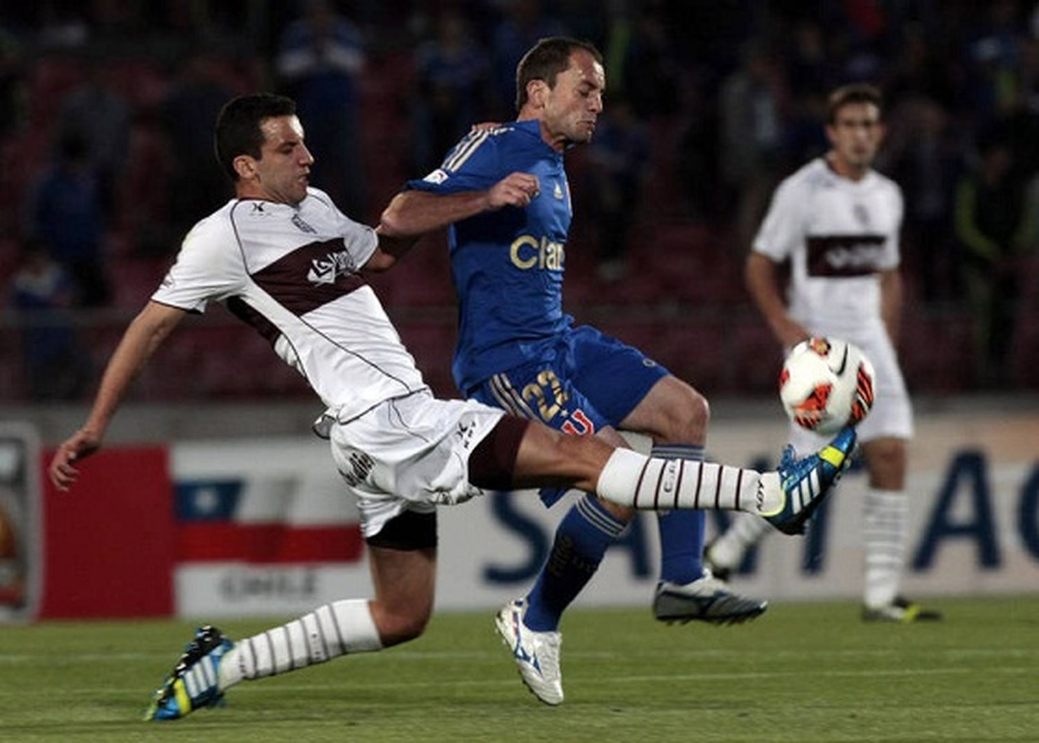 Lanús perdió con la Universidad de Chile, pero igualmente pasó a cuartos
