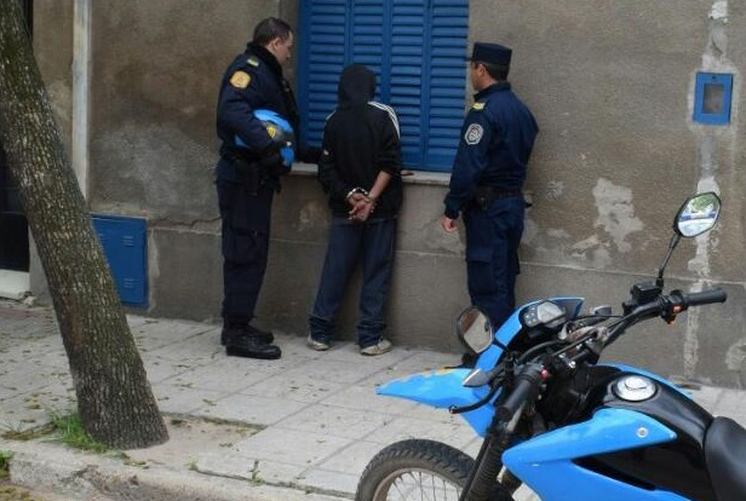 Intentó sustraer una bicicleta de un zaguán, pero lo descubrieron