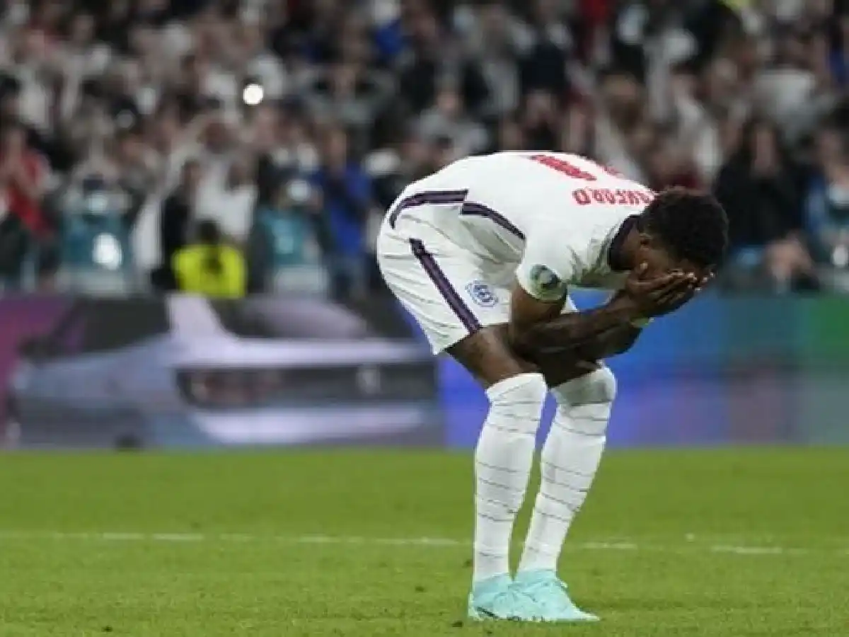 Rashford se disculpa por el penal errado en la final de la Eurocopa