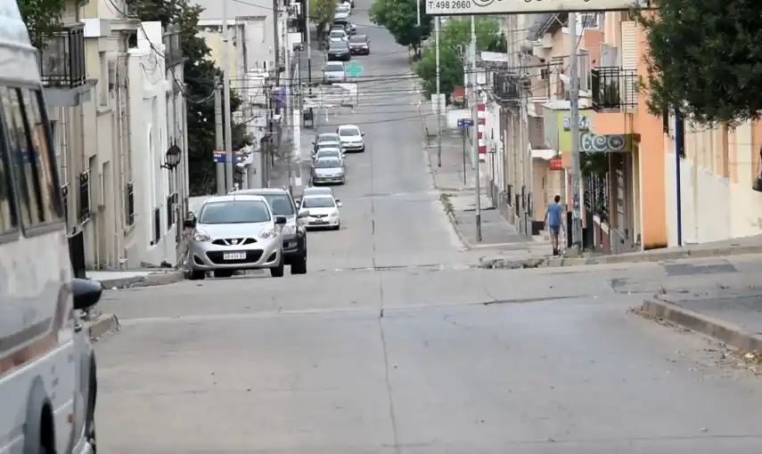 Diamante: Para frenar la propagación del covid-19 prohíben reuniones sociales o familiares y cierran bares y restaurantes