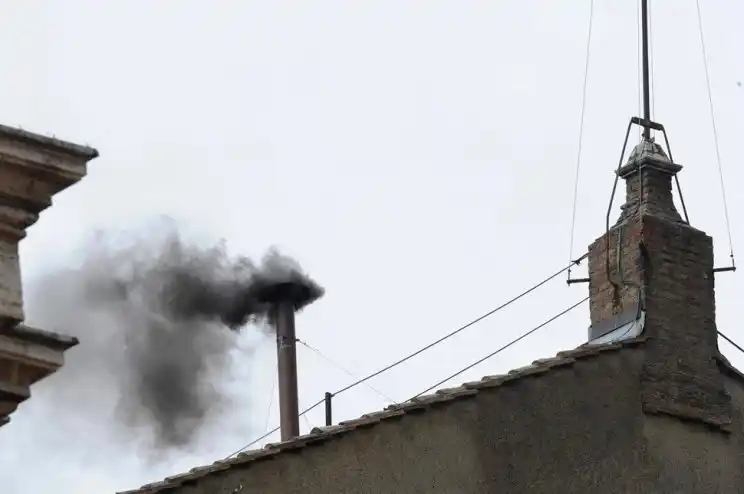 Segunda "fumata negra" en el Vaticano