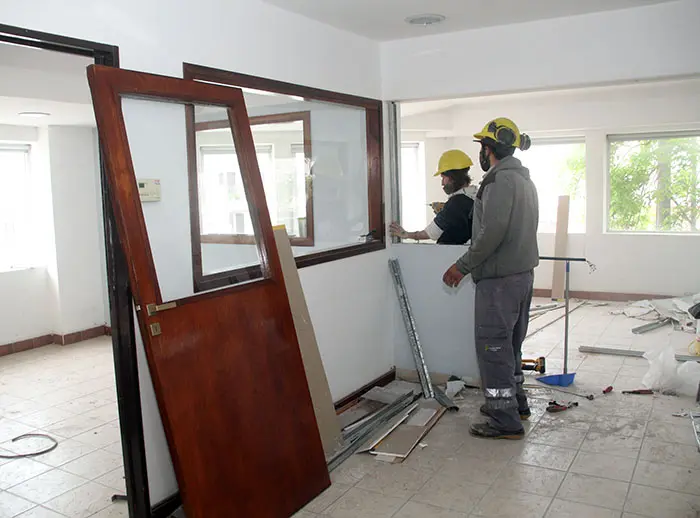 Usina. Obras en la calle y consultorios