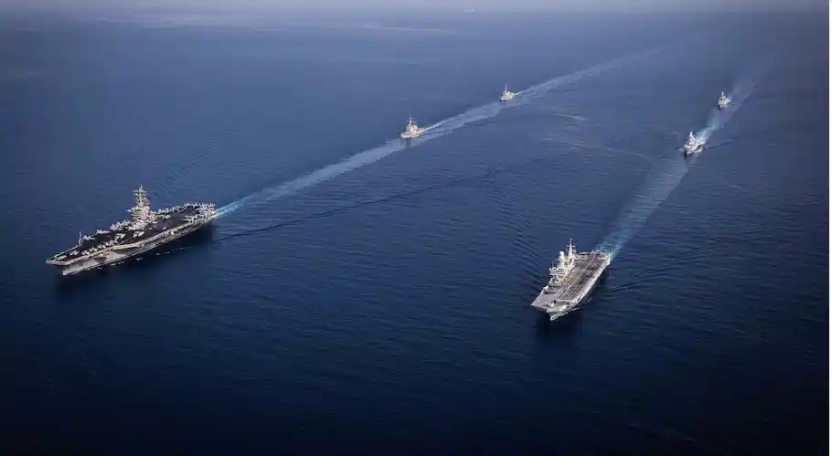 Dos aeronaves militares del régimen de Maduro hostigaron a un buque de la Armada de EEUU en aguas internacionales (Europa Press)