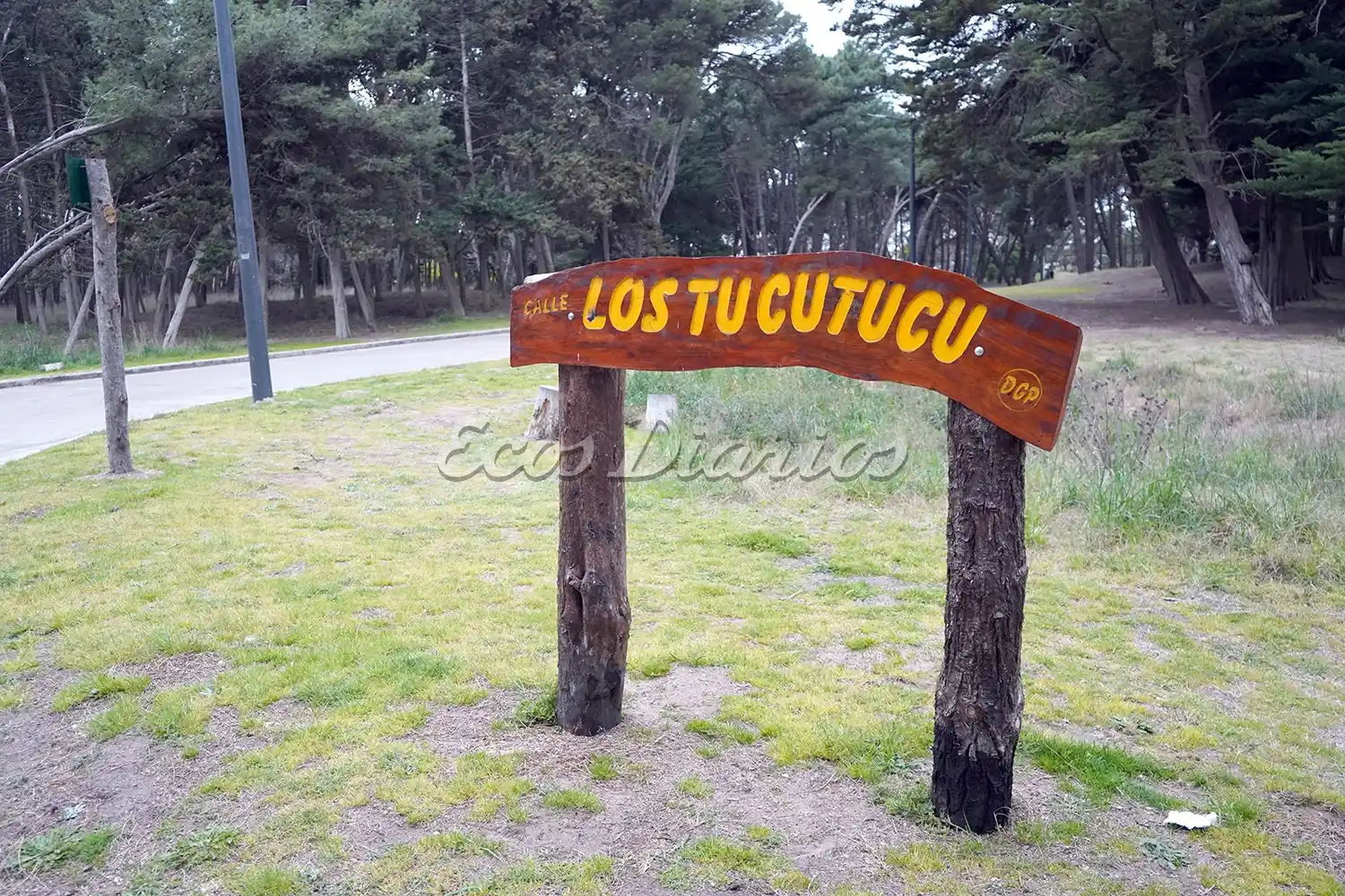 Carteles. Se vienen ubicando en las calles interiores del Parque