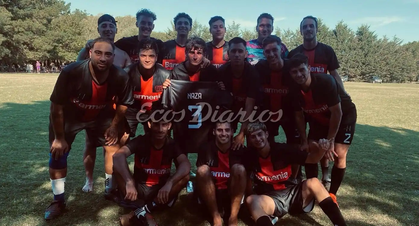 La primera victoria. El elenco de Templarios luego del triunfo ante Escavioneta