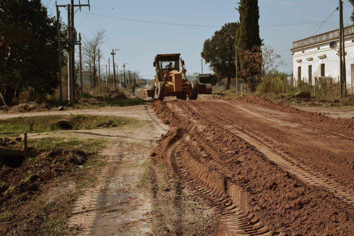 Continúan los arreglos de calles en zona de chacras