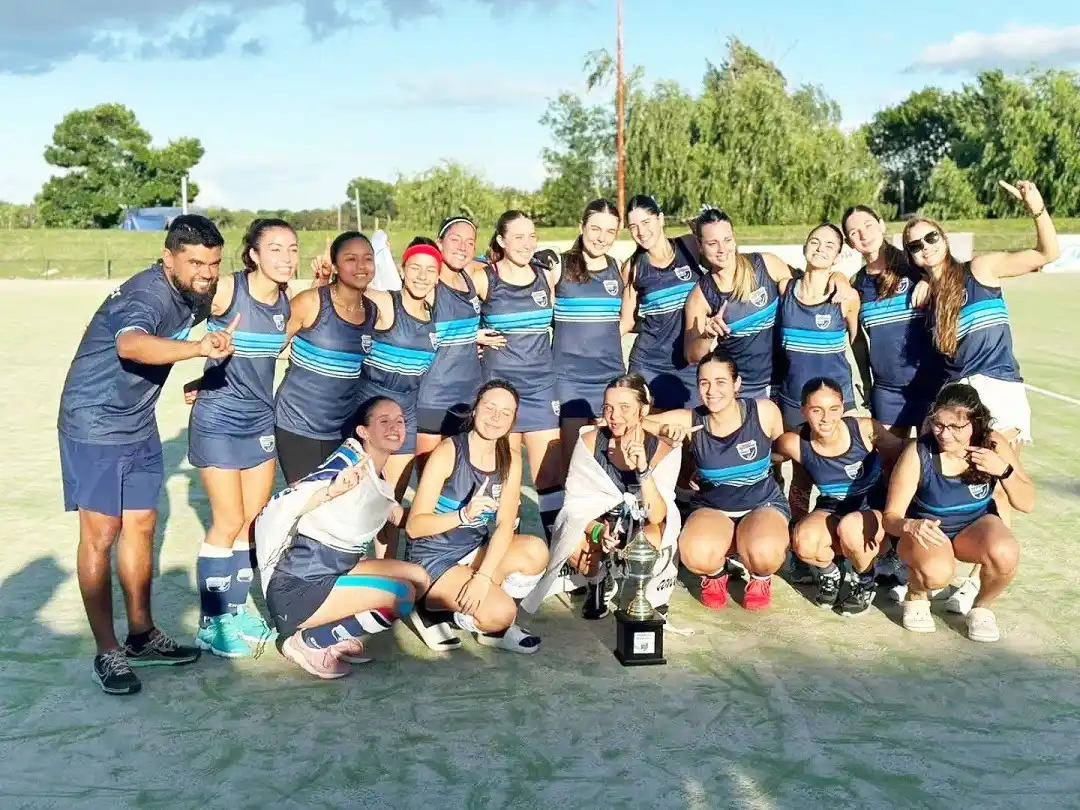 Las chicas de Azul de Salto Grande son campeonas del Hockey del Río Uruguay