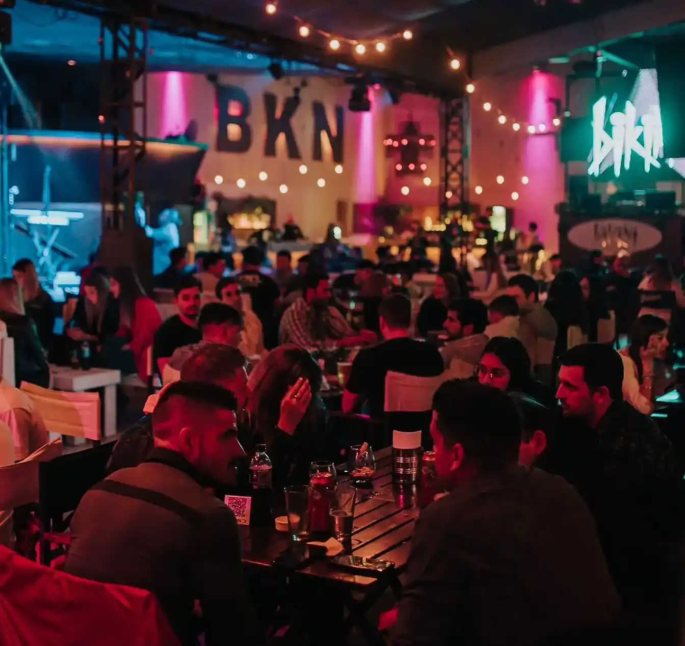 "Clandes" legales y bares-boliches: cómo es la nueva noche para los jóvenes de Gualeguaychú