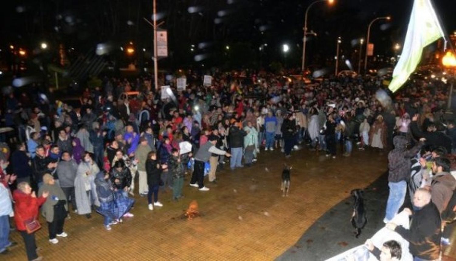 Tandil: Marcharon envueltos en una frazada contra tarifazos 