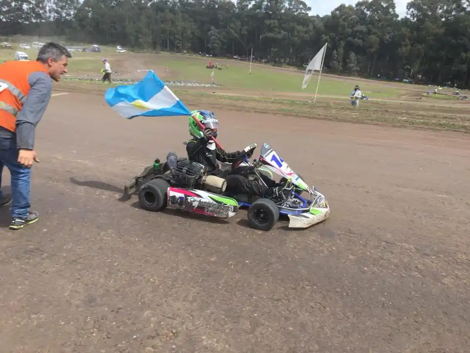 Brillante actuación de pilotos necochenses