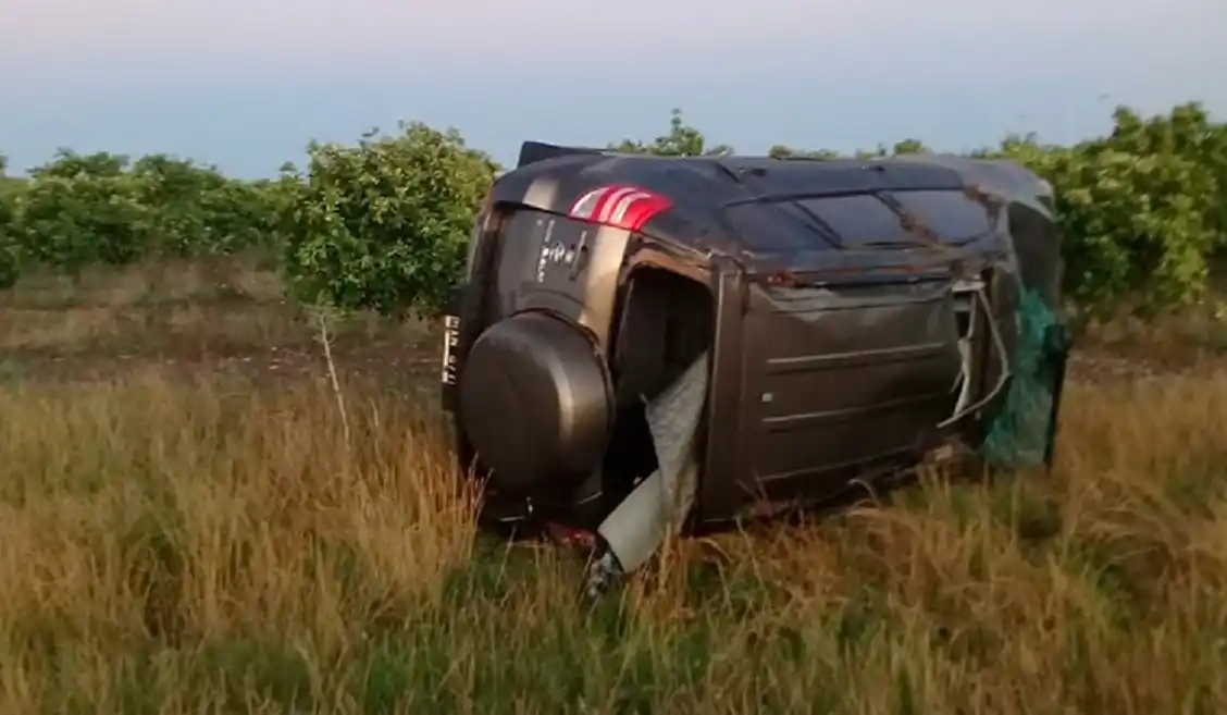 Un adolescente despistó con su camioneta, escapó del lugar y dejó abandonados a sus acompañantes