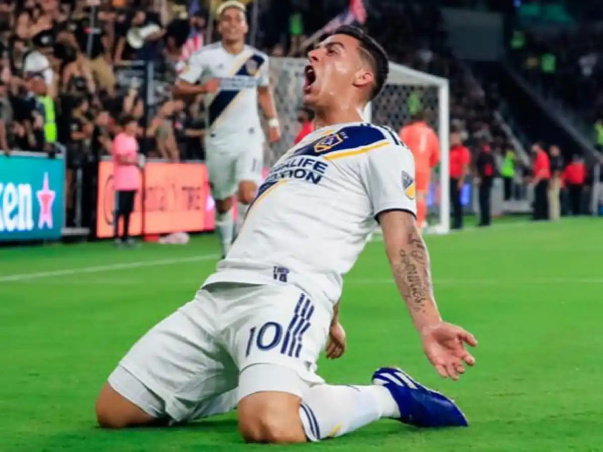 Pavón jugó un partidazo y metió su primer gol en Los Angeles Galaxy