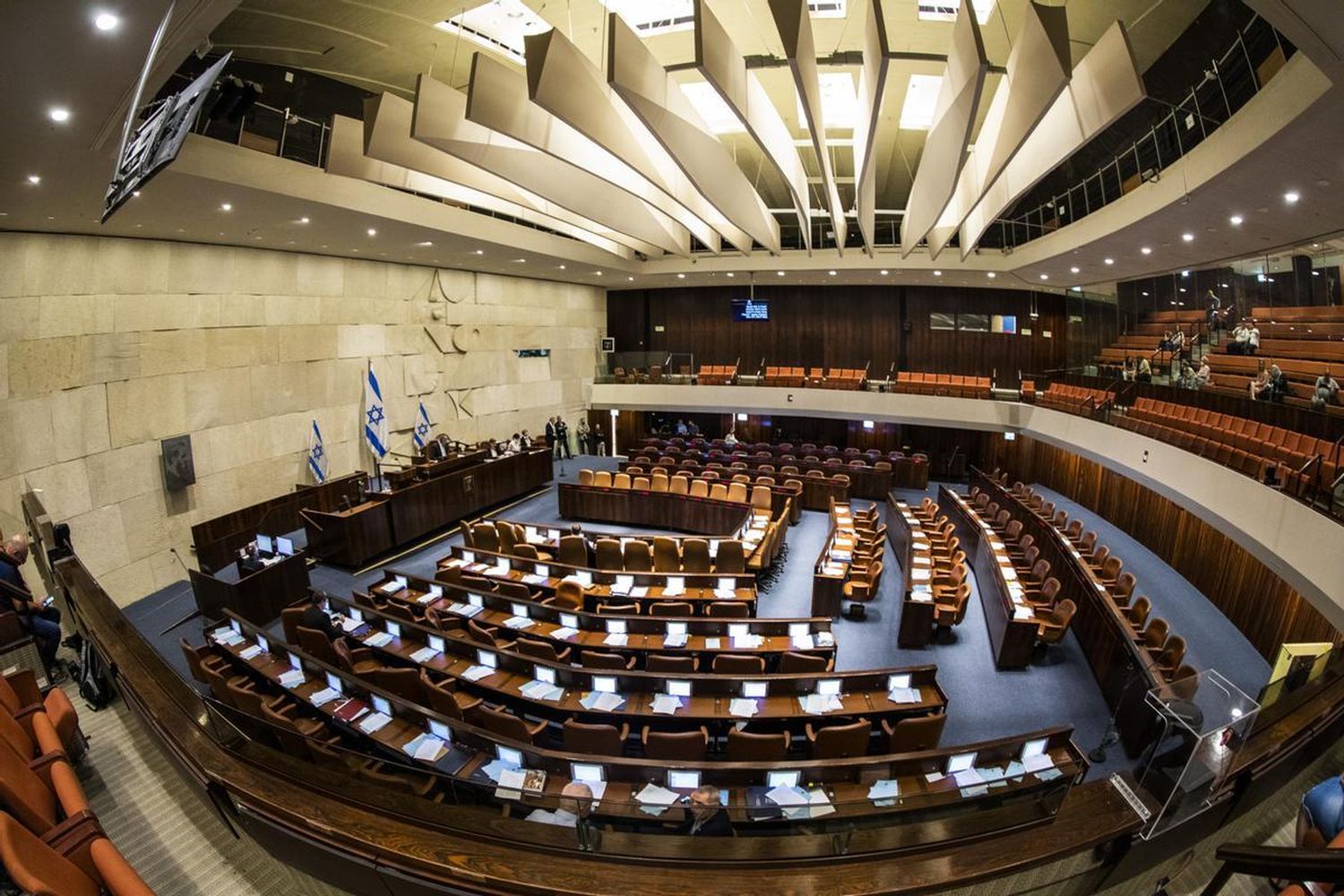 El parlamento de Israel interrumpió su sesión por un bombardeo que obligó a los legisladores a buscar refugio