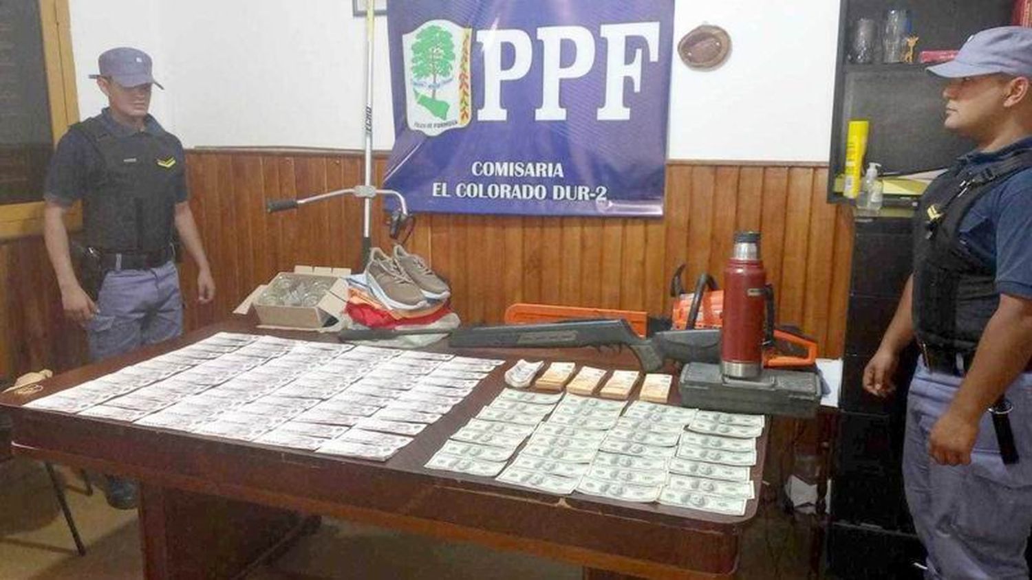 Robaron bienes de valor y dinero
de un quincho, fueron detenidos